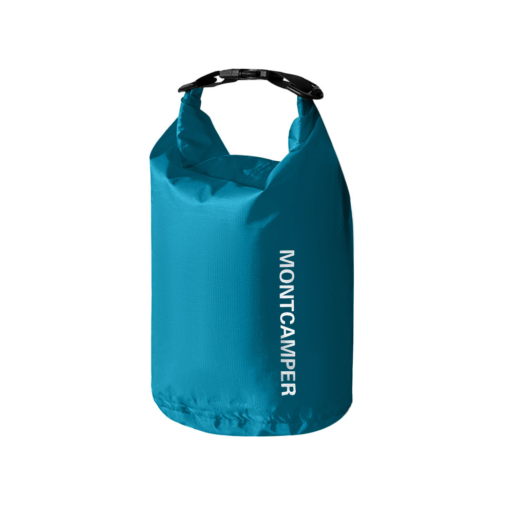 ドライバッグ 防滴性 機能性 Dカン付き 雨の日 サブバッグ バックルで開閉簡単 超軽量 耐摩耗性 3L 小型サイズ 防水バッグ 丸洗い 汚れに強い シンプル |  | 06