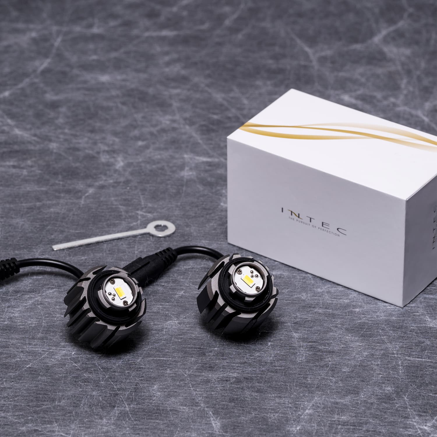 INTEC トヨタ純正LEDフォグ交換用バイカラーバルブ ハイエース7型 80