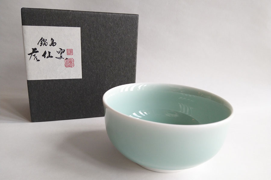 鍋島焼　鍋島青磁　花刻　盤　皿　時代箱付　M　R8806 鍋島青磁色絵紅葉文小皿（江戸時代 / 所載品） - 天平堂（TENPYODO）