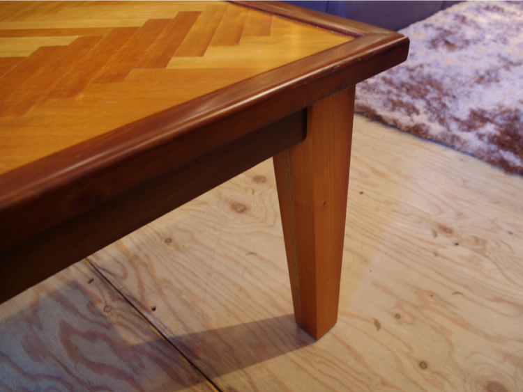 幅110cm・天然木アカシア製ローテーブル（ヘリンボーン柄） : ta-2537 
