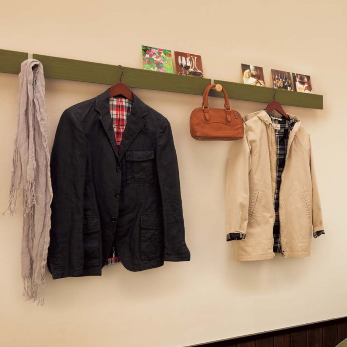 壁掛け ハンガーフック 幅180cm 奥行3cm 木目調 塗装できる 壁面収納