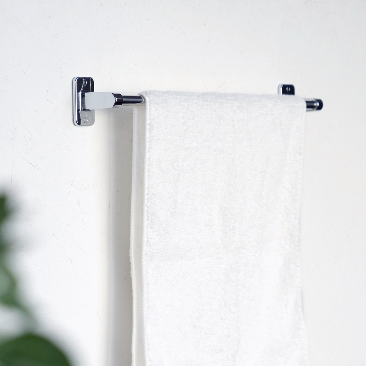 タオルハンガー ステンレス 粘着テープ付 全長47.6cm 日本製 （ タオル掛け 壁 壁付け タオルバー タオルホルダー ）