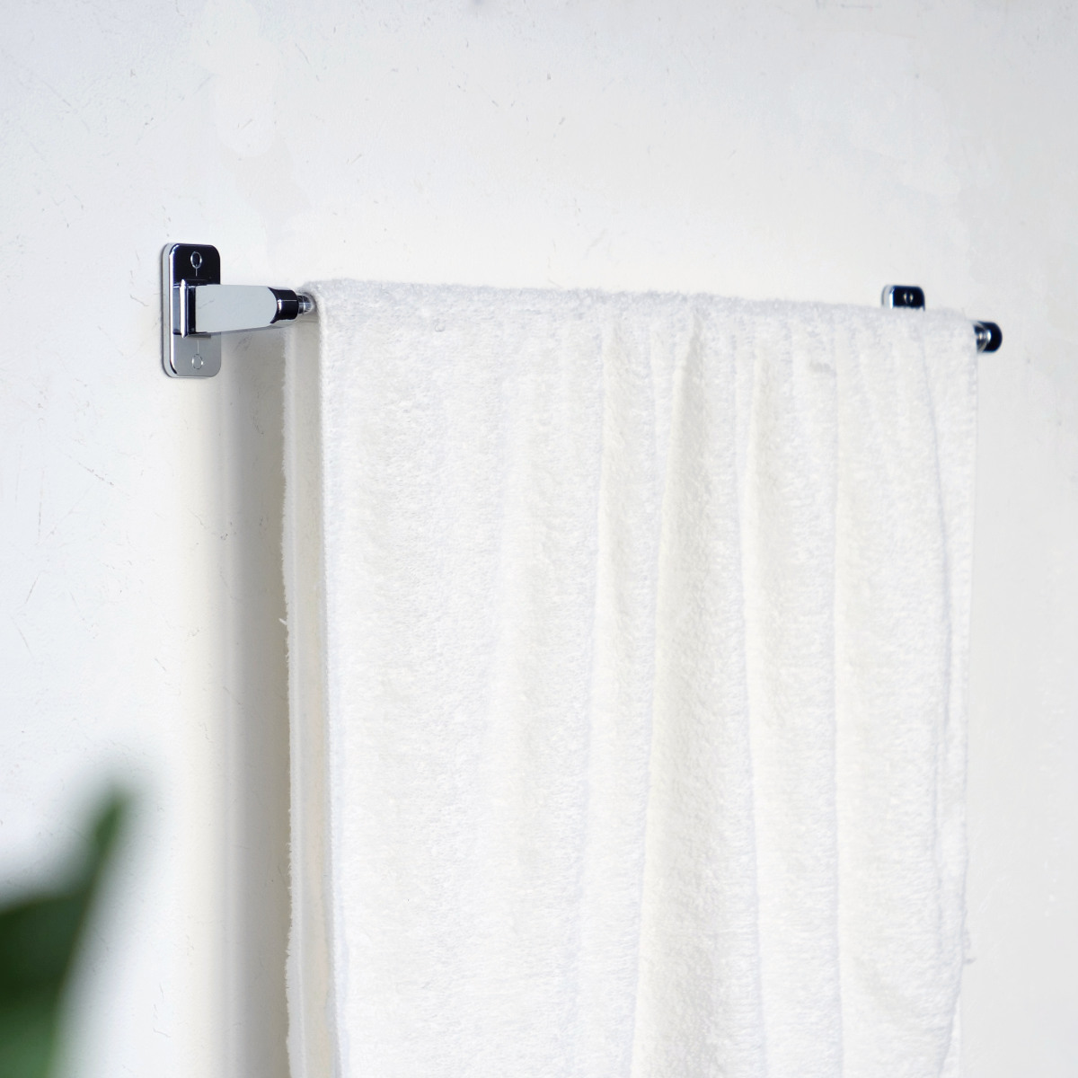 タオルハンガー ステンレス 粘着テープ付 全長77.6cm 日本製 （ タオル掛け 壁 壁付け タオルバー タオルホルダー ）