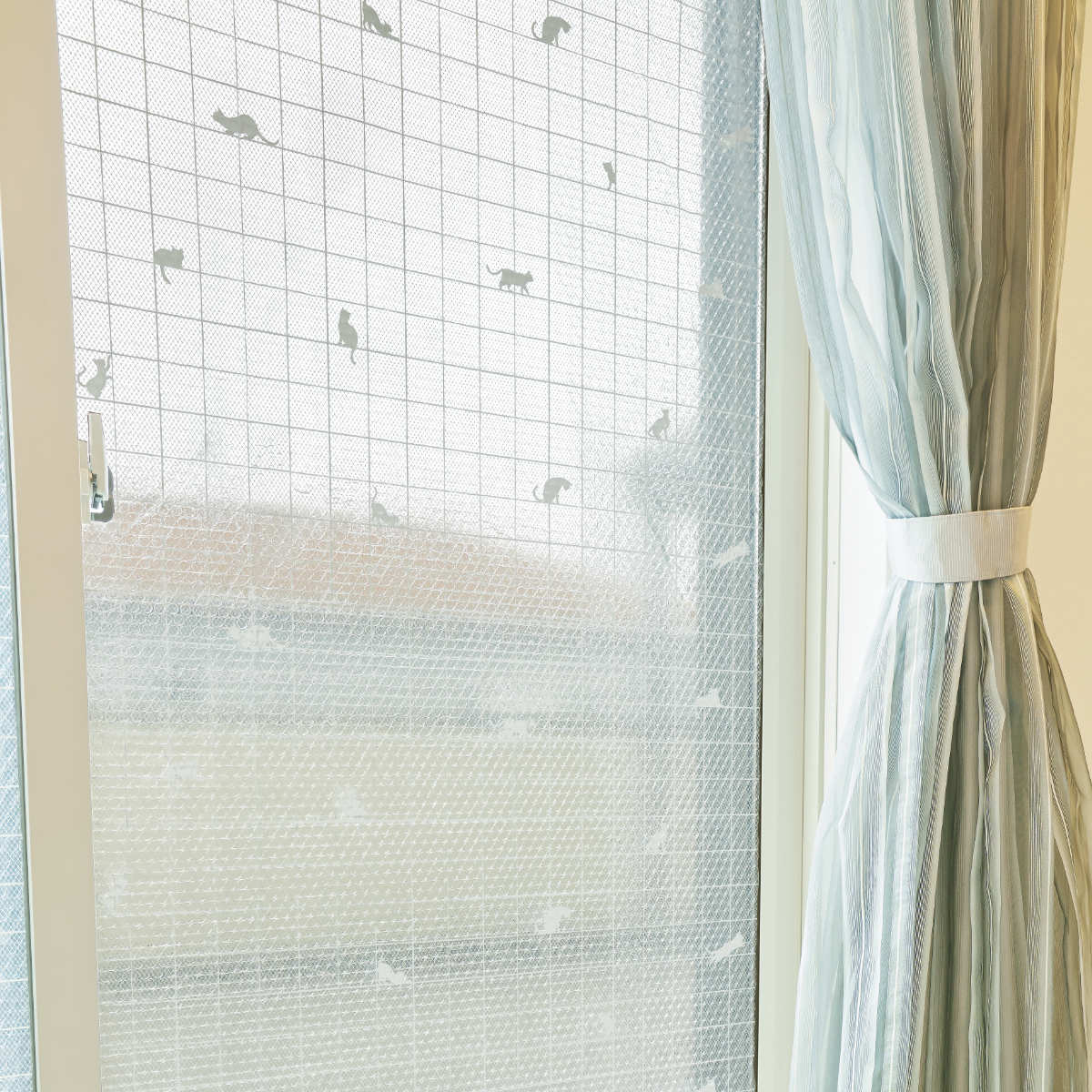 断熱シート マドピタシート レース調 ネコ柄 90cm×180cm （ 窓貼り