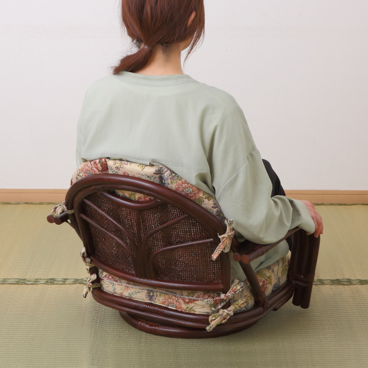 HAGiHARA（萩原） 籐 回転座椅子 座面高16cm 花柄 軽量 ダークブラウン