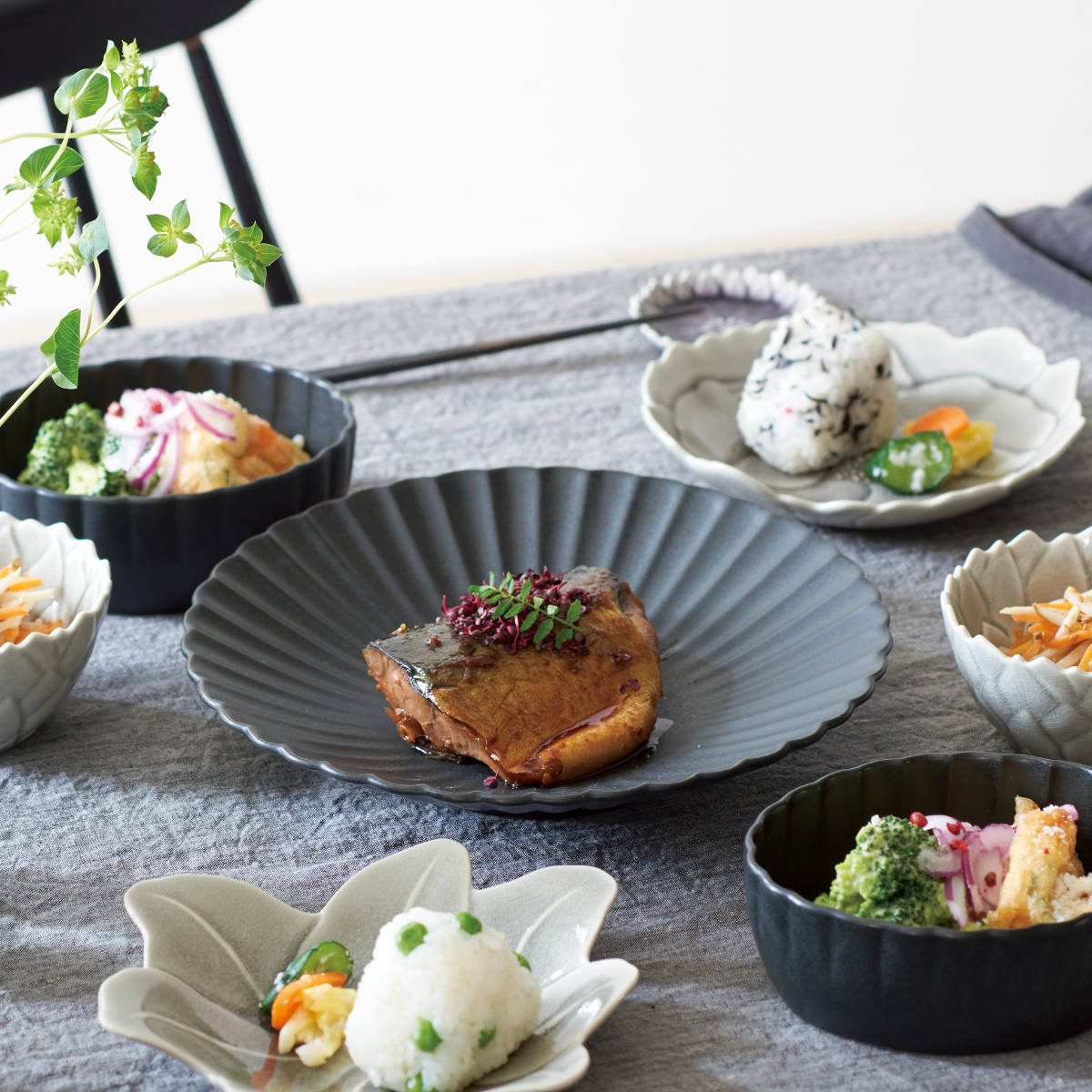 染付 輪花皿 小皿 9枚 aito製作所 プレート 9cm 輪花皿 花皿 花シリーズ 洋食器 陶器 日本製