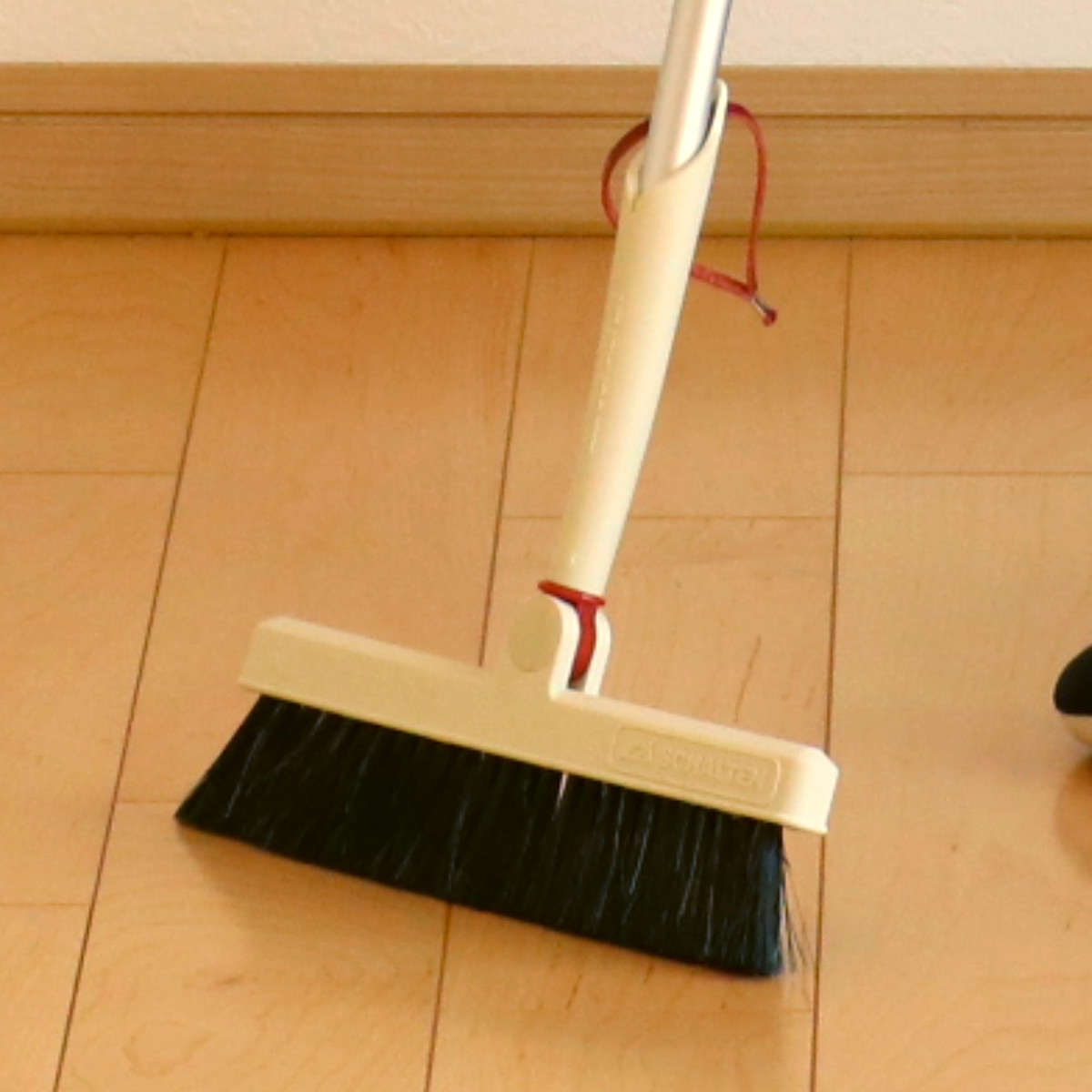 ほうき SCHALTEN フロアブルーム （ シャルテン ホウキ 箒 おしゃれ 日本製 掃除 床掃除 掃き掃除 屋外 屋内 ホワイト ）
