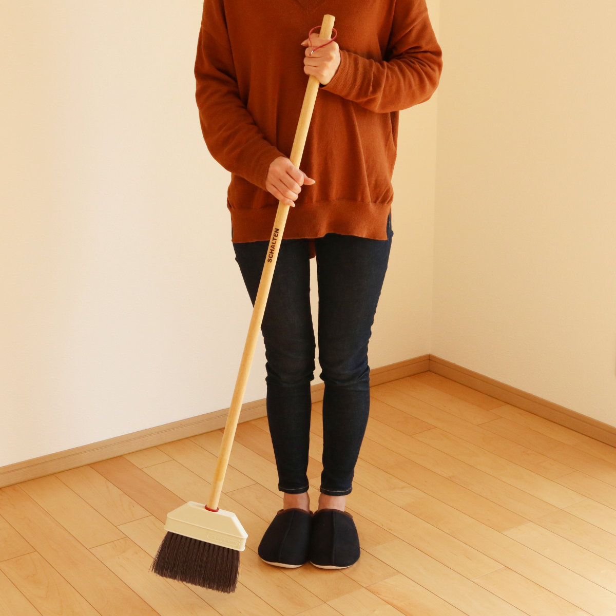 ほうき SCHALTEN ロングブルーム （ シャルテン 長柄 ホウキ 掃除 掃き掃除 屋外 屋内 ）