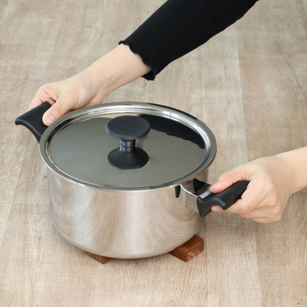 ウルシヤマ金属工業 両手鍋 22cm サンク・クーシュ UMIC ユミック IH