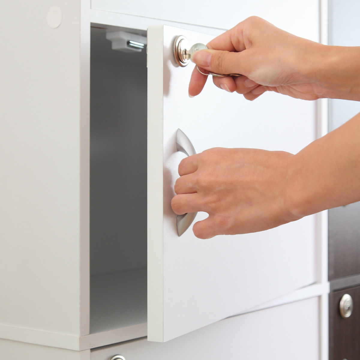 クロシオ カラーボックス 4段 全段鍵付 幅42cm （ 収納 家具 鍵付き 棚