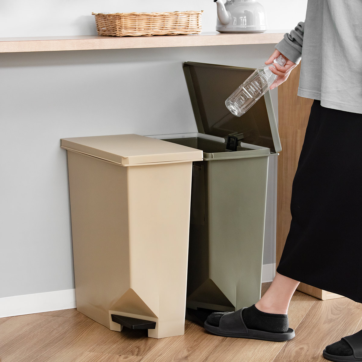 ゴミ箱 35L 同色3個セット 棚下・カウンター下にも置けるペダルペール （ 35リットル ごみ箱 キッチン スリム 棚下 カウンター ペダル式 分別 ふた付き ）_24