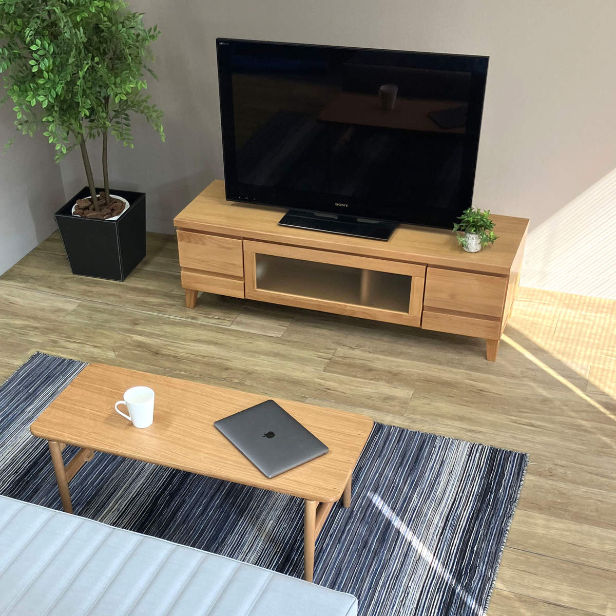 吉桂 テレビ台 幅134.5cm ローボード アルダー材前板 Pluma （ 開梱