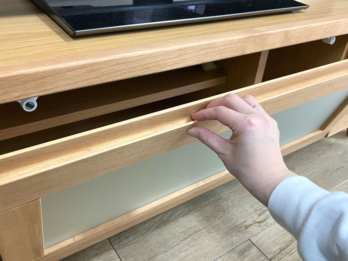 吉桂 テレビ台 幅134.5cm ローボード アルダー材前板 Pluma （ 開梱