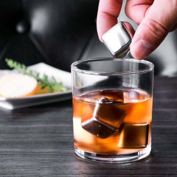 ステンレス氷 溶けない氷 ウィスキーストーン バキュバン VACUVIN ステンレス製 アイスキューブ 4個入り （ 氷 ステンレス 溶けない ウイスキー 焼酎 ワイン ） | ブランド登録なし | 06