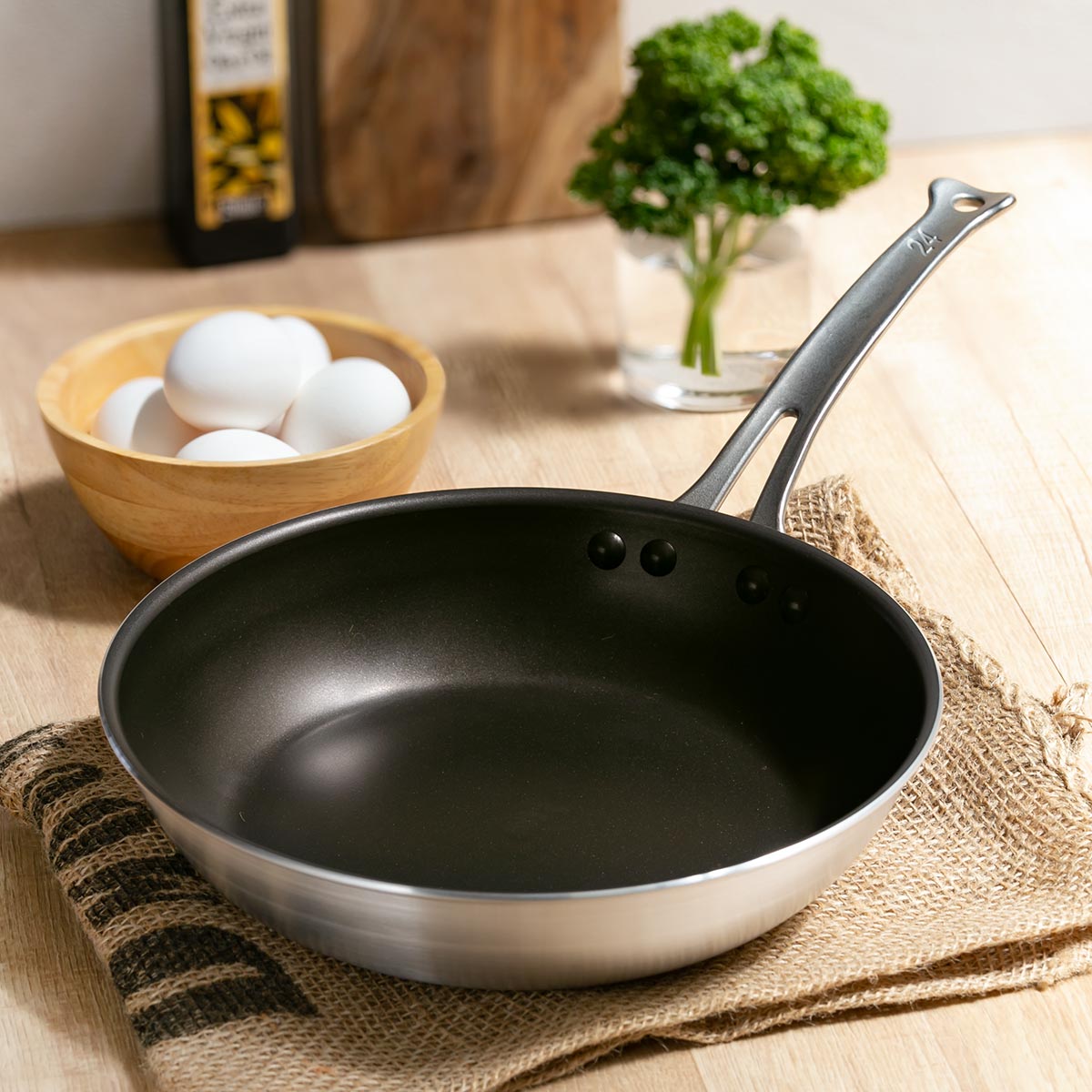 フライパン 18cm 浅型 アルミ製 フッ素樹脂加工 シルクフライパン 日本