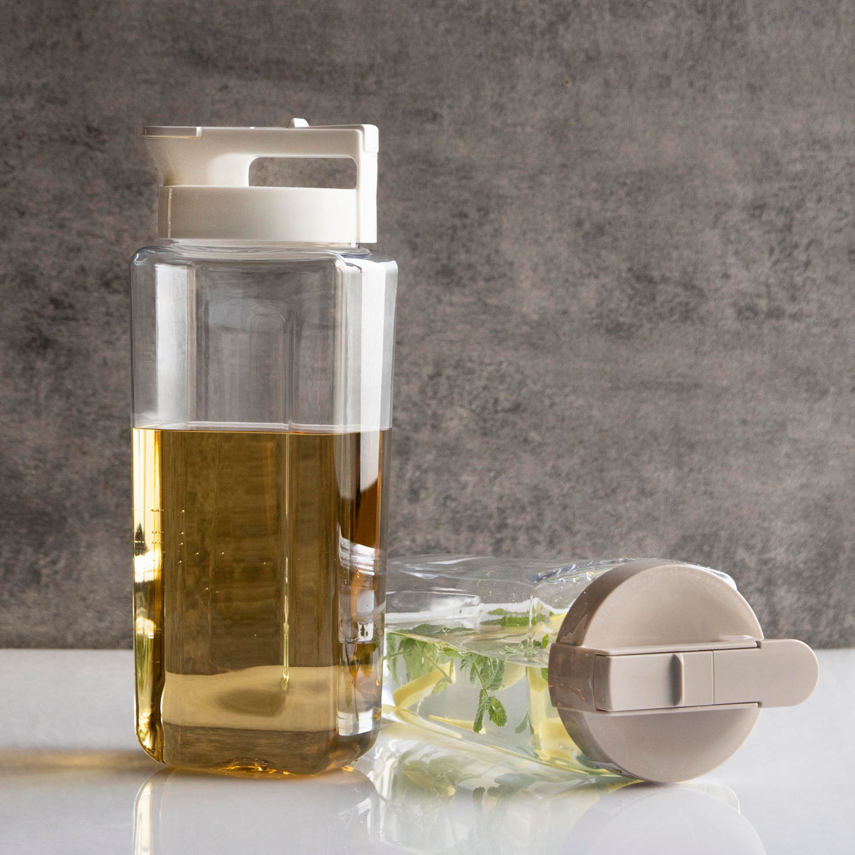 ピッチャー 冷水筒 2.1L 耐熱 横置き プラスチック K-1280 （ 麦茶