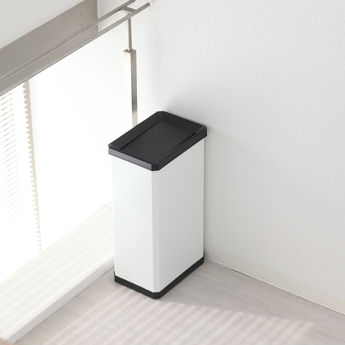 （法人限定） 屋内用ゴミ箱 業務用ダストボックス 23L Sサイズ ターンボックス オフホワイト色 （ 屋内用 ゴミ箱 ごみ箱 屋内 ふた付き スチール製 ）_15