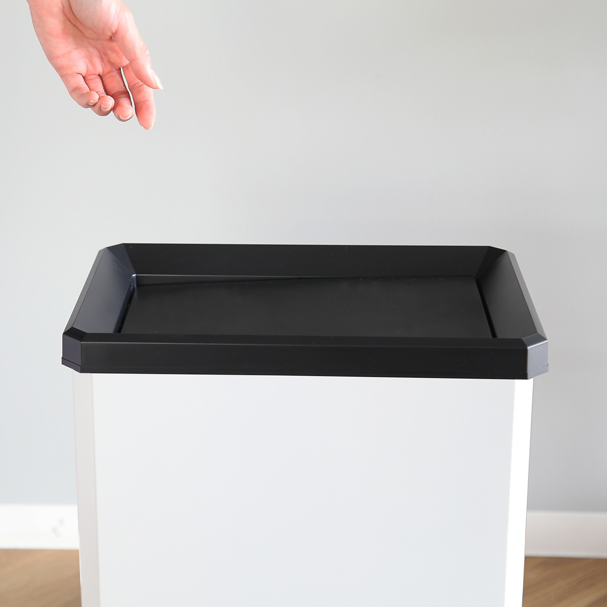 （法人限定） 屋内用ゴミ箱 業務用ダストボックス 23L Sサイズ ターンボックス オフホワイト色 （ 屋内用 ゴミ箱 ごみ箱 屋内 ふた付き スチール製 ）_9