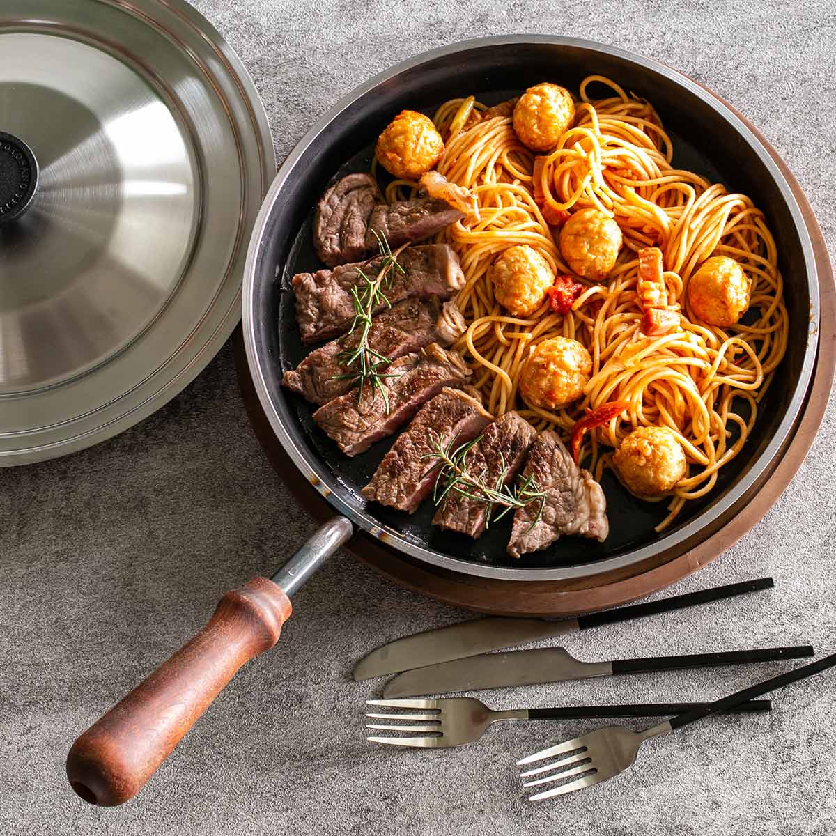 オークス（AUX） 鉄フライパン 26cm IH対応 蓋付き 大人の鉄板 日本製