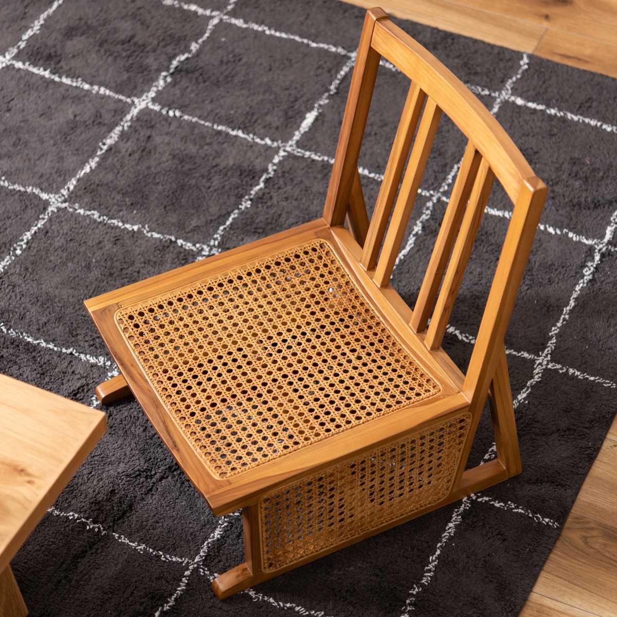 東谷 フロアチェア 天然木フレーム ラタン編み 座面高約20cm （ 座椅子