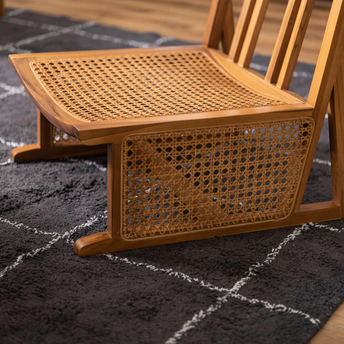 東谷 フロアチェア 天然木フレーム ラタン編み 座面高約20cm （ 座椅子