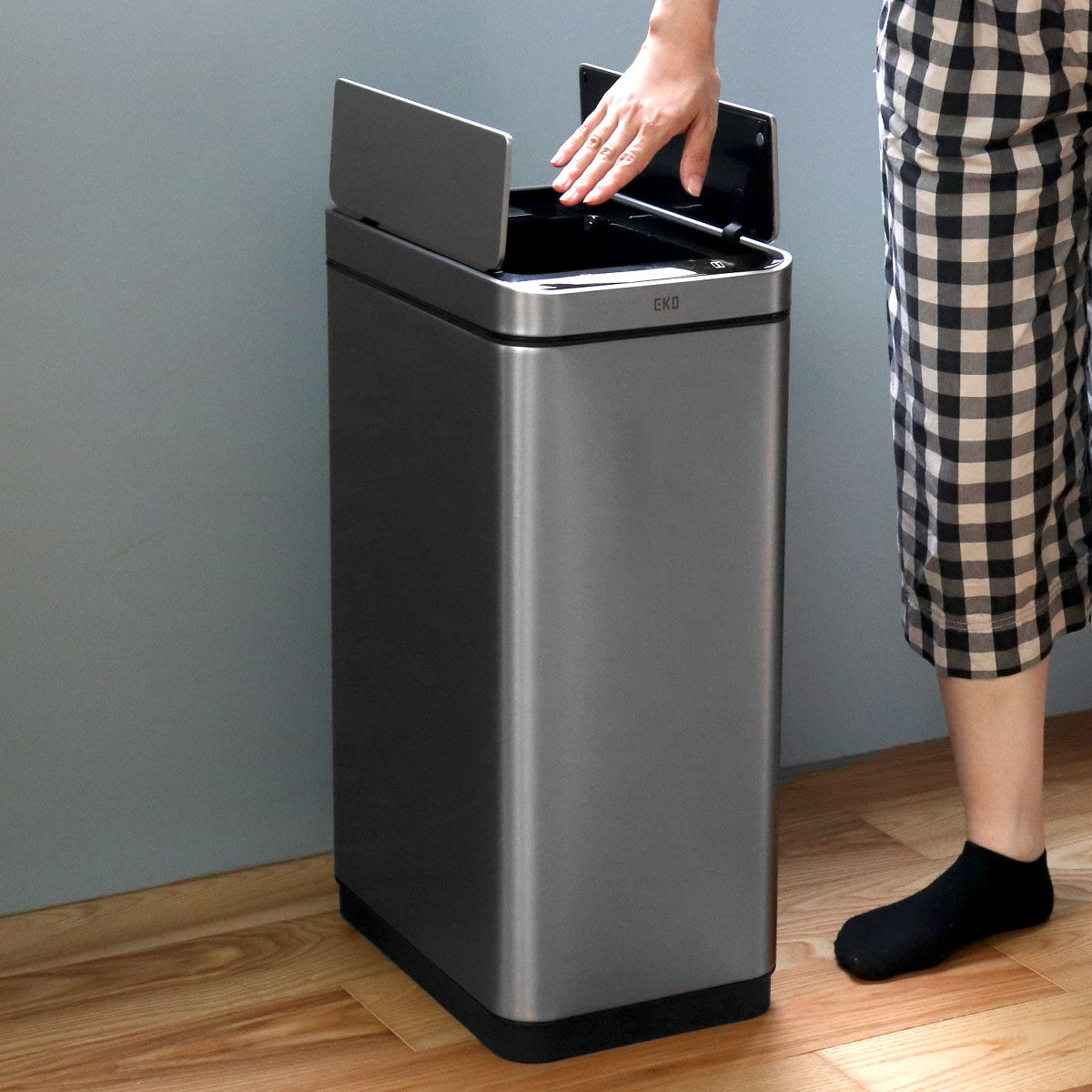 EKO ゴミ箱 30L エックスウィング センサー式 （ イーケーオー ごみ箱 センサー ステンレス 30リットル 幅25 自動開閉 両開き 分別 角型 ）