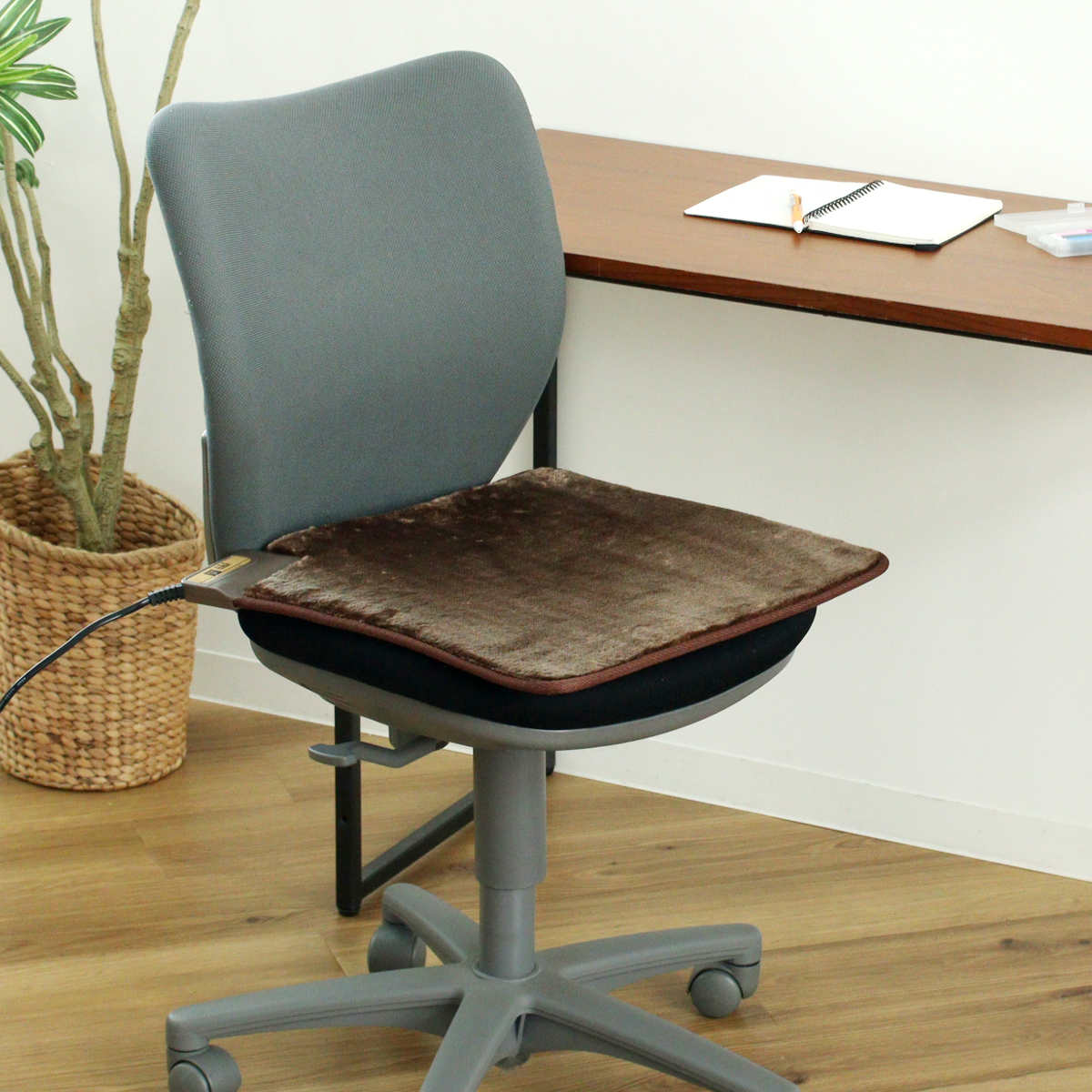 ホットカーペット ホットクッション 45×45cm （ 座布団 クッション 電気カーペット 電気 ホットマット 電気座布団 足温機 温座布団 ）