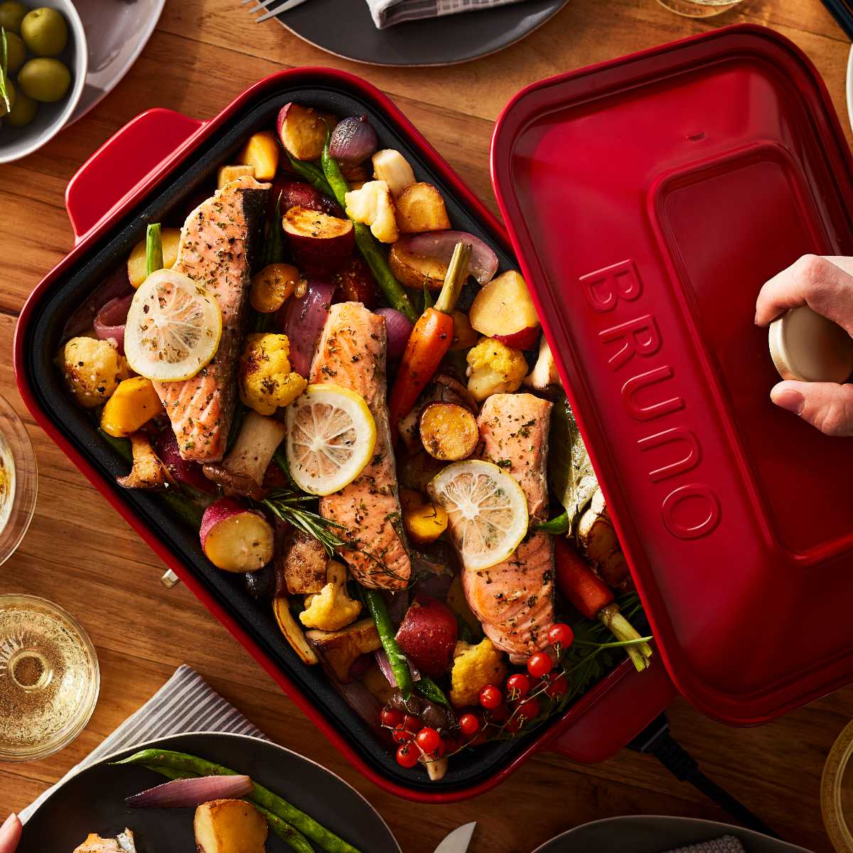 BRUNO コンパクトホットプレート、たこ焼きプレート付き　ネイビー　新品未開封 Amazon | BRUNO ブルーノ コンパクトホットプレート 本体 プレート3種