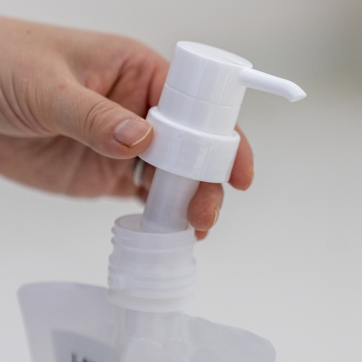 専用ポンプ パウチ入り洗剤専用ポンプ とみおかクリーニング （ 専用 ポンプ パウチ入り洗剤専用 ）
