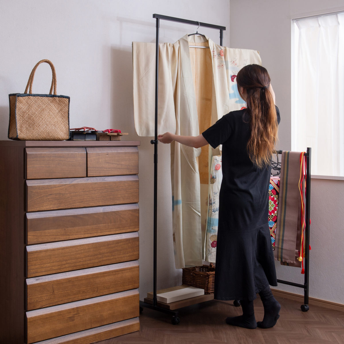 木製 ヴィンテージ 着物掛け 衣桁 衣紋掛け 折り畳み式 漆塗り 木製衣桁 アンティーク着物掛け サービス価格