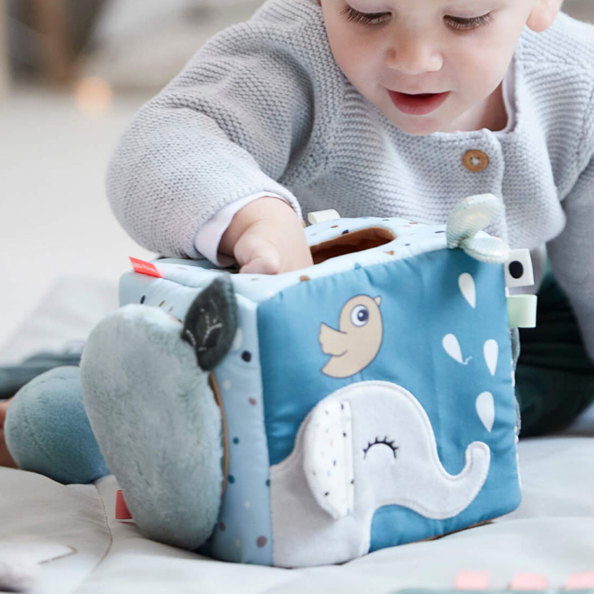 おもちゃ ディスカバリーキューブ ディアフレンズ カラーミックス 布 CE認定 （ 布製 布おもちゃ 知育玩具 子供 乳児 赤ちゃん 0歳 男の子 女の子 出産祝い ）