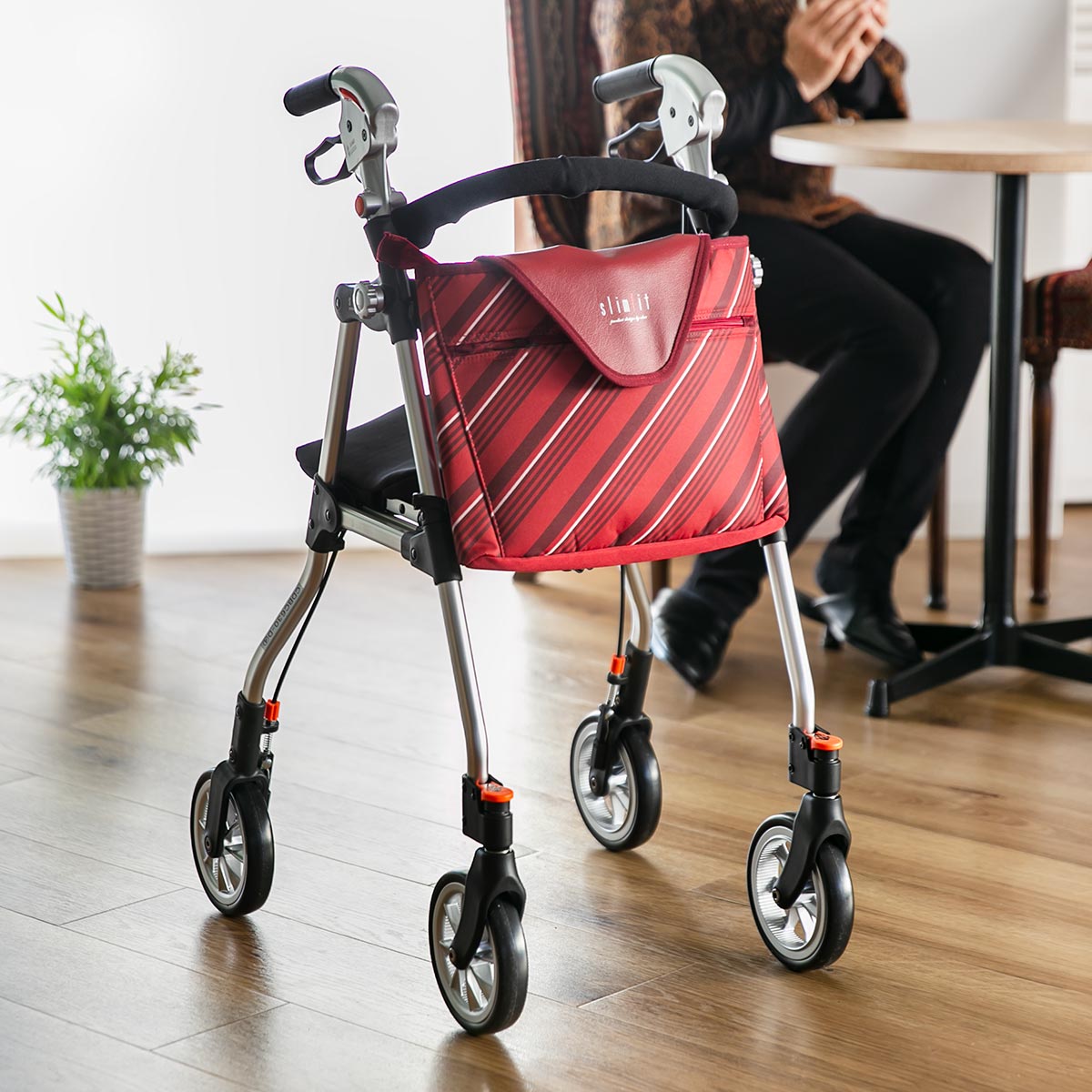 歩行器（介護）（色：レッド系）｜介護用品｜ダイエット、健康