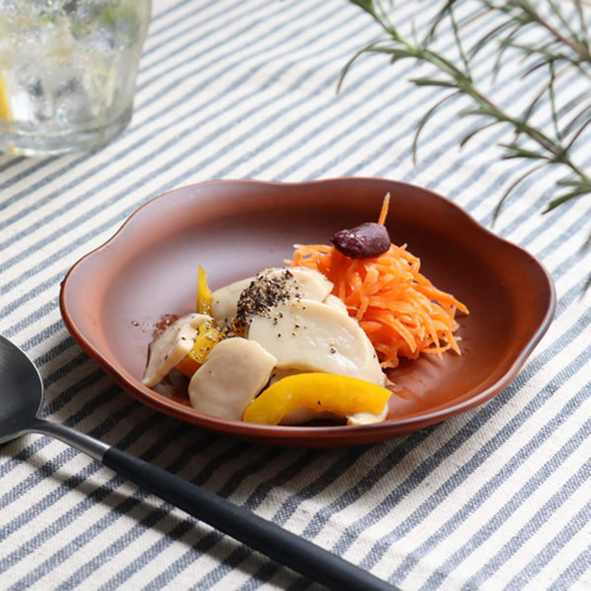 キッチン・食器 【新品・箱付き】韓国のお皿 Flower Dish Set