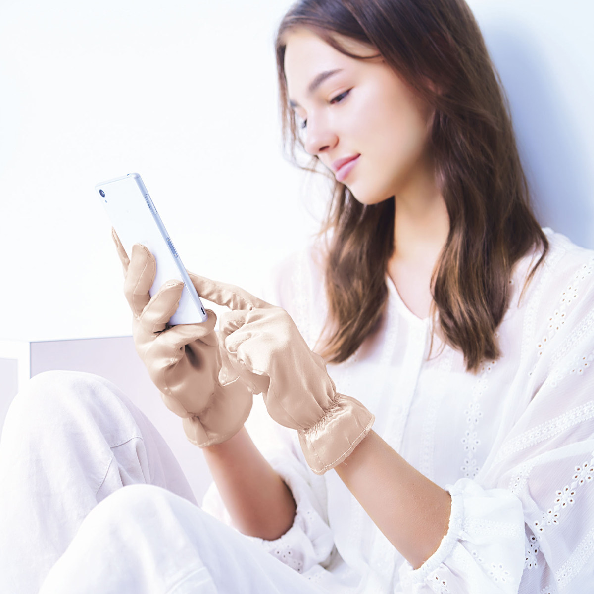 ナイトグローブ シルク100％ スマホ対応 シルクシャイニー （ ハンドケア 就寝用 睡眠用 手袋 着け心地 ゆったり ） | COGIT | 04