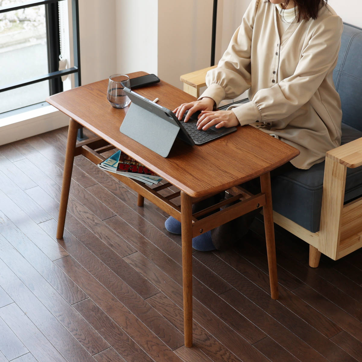 高さ調整可能なダークウッドセンターテーブル センターテーブル(ウォルナット/オーク/ウォルナット)高さを変えられる