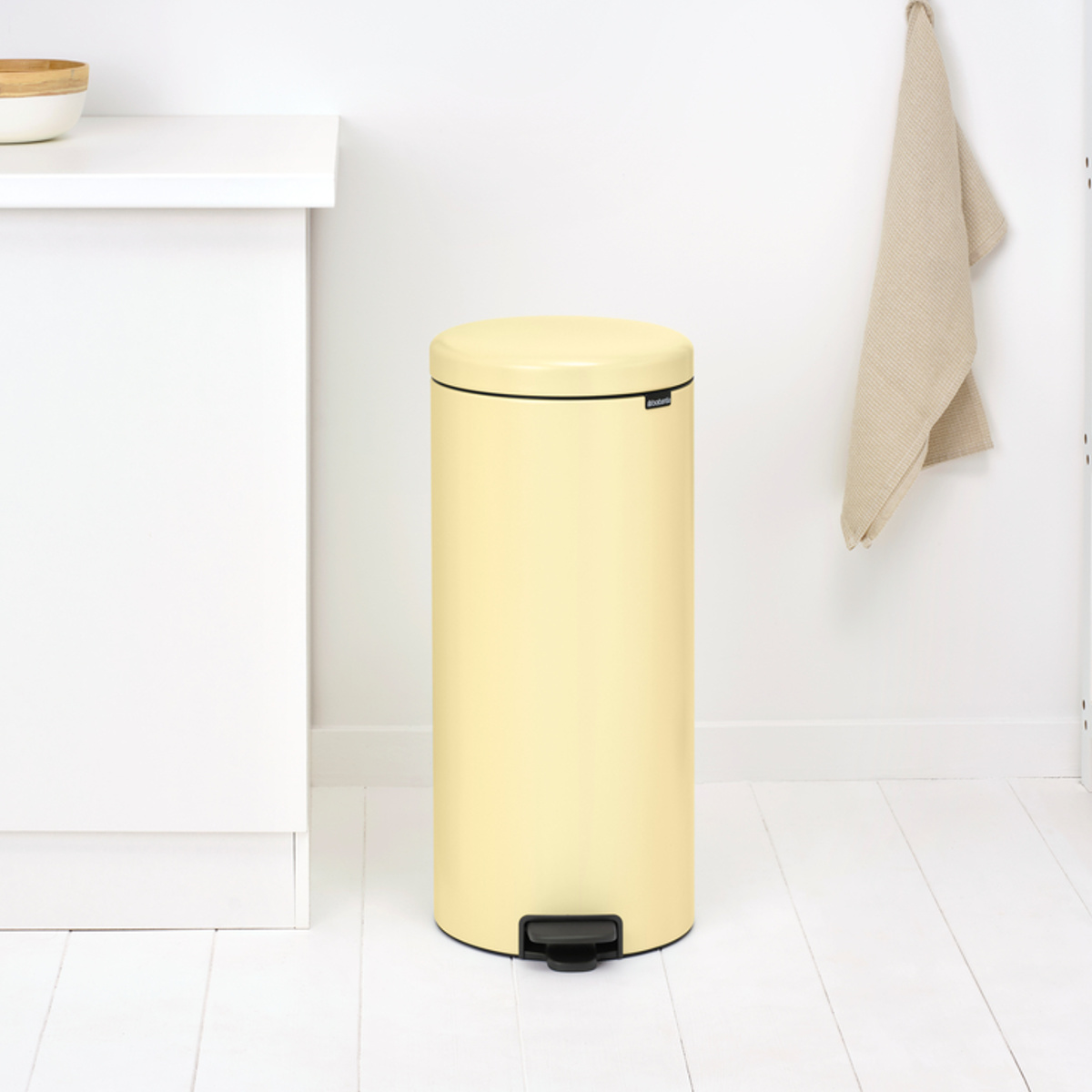 ブラバンシアゴミ箱　イエロー brabantia（ブラバンシア） ゴミ箱 30L ペダル式 ペダルビン （ ごみ箱