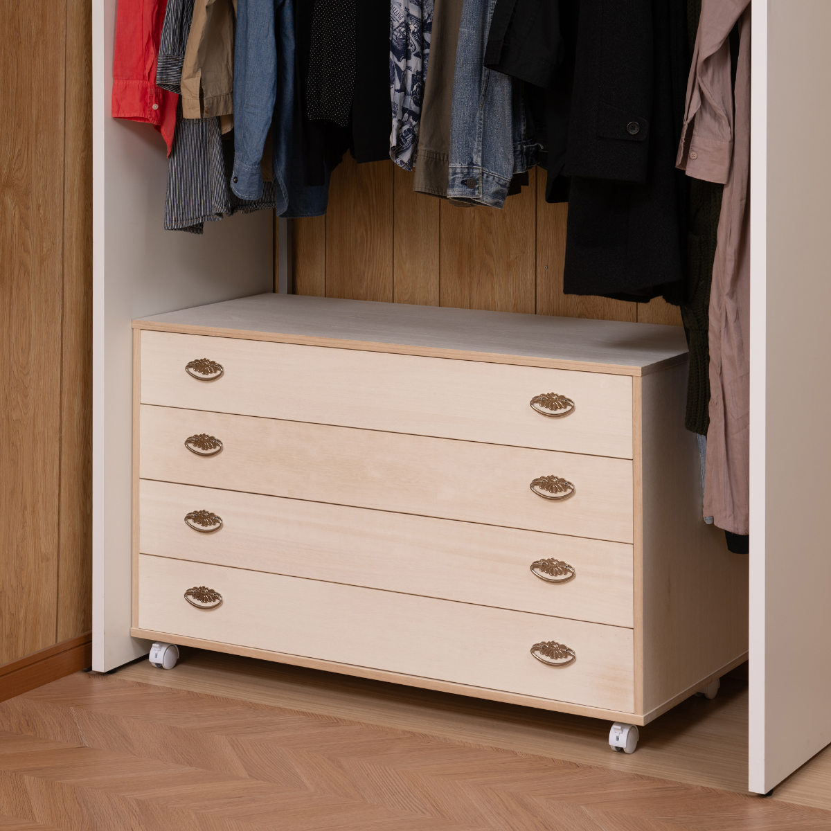 桐たんす4段アジャスター付き 桐チェスト隅金具付き4段キャスター付