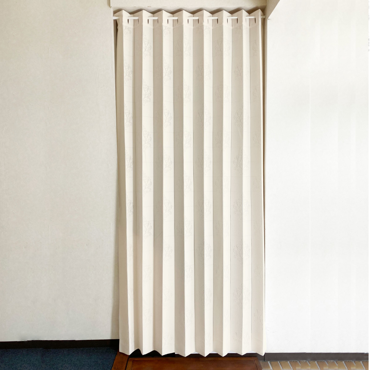 アコーディオンカーテン オーナメント柄 フリーカット 150×250cm （ 間仕切り カーテン 既製品 洗える 1枚 ）