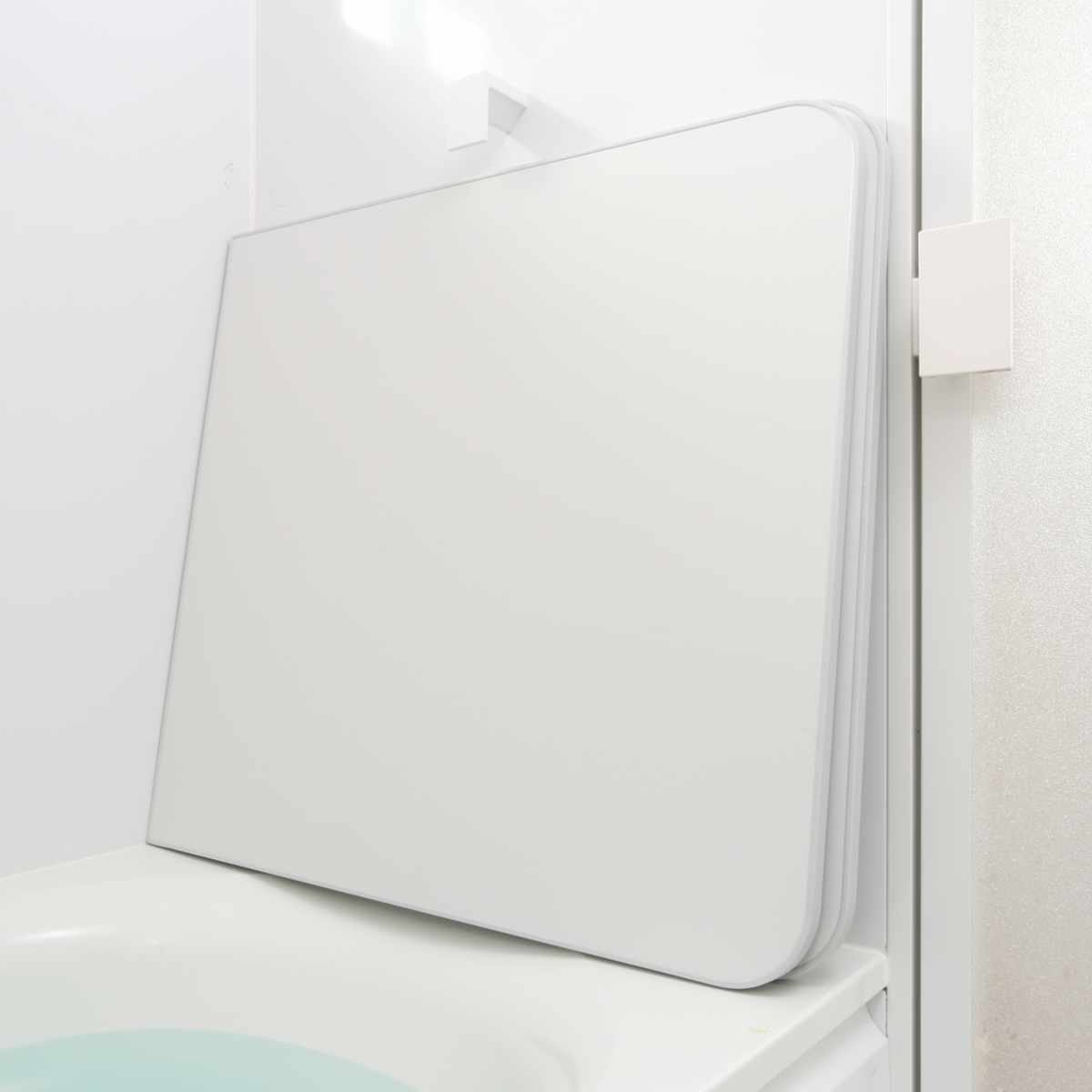 風呂ふた 組み合わせ かるふた 70×120cm U12 軽い （ 風呂蓋 風呂フタ 実寸68×118cm 2枚組 風呂 ふた 軽量 防カビ 保温 日本製 ）の画像