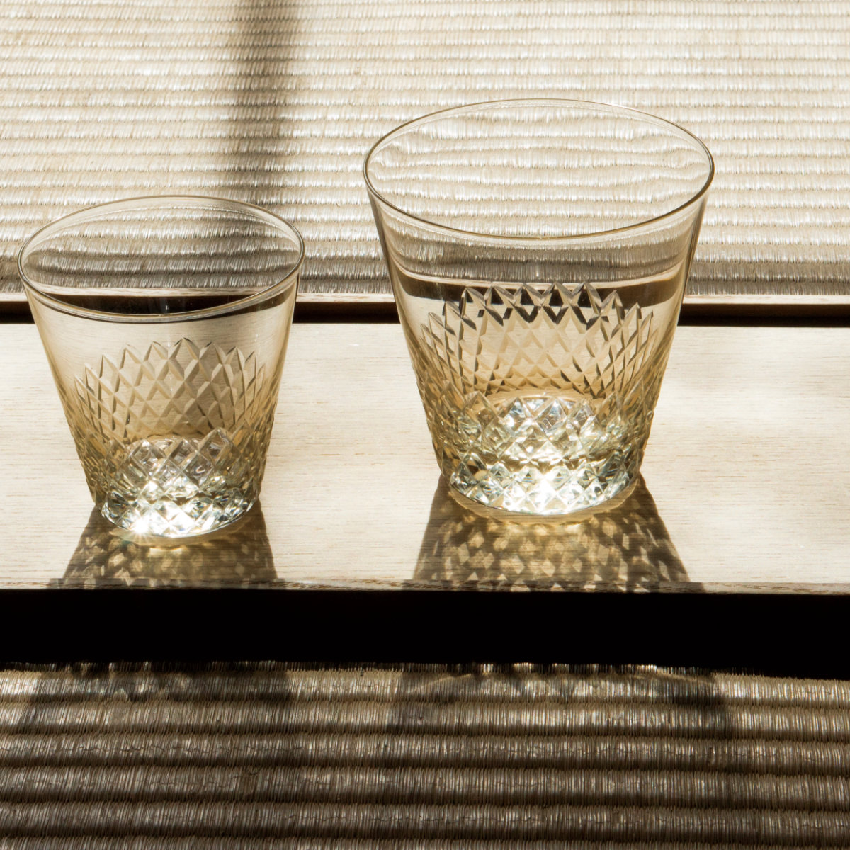 廣田硝子 グラス 300ml 綾 10オンス オールド 古代色 （ ガラス 日本製 コップ タンブラー オールドグラス 切子硝子 ）の画像