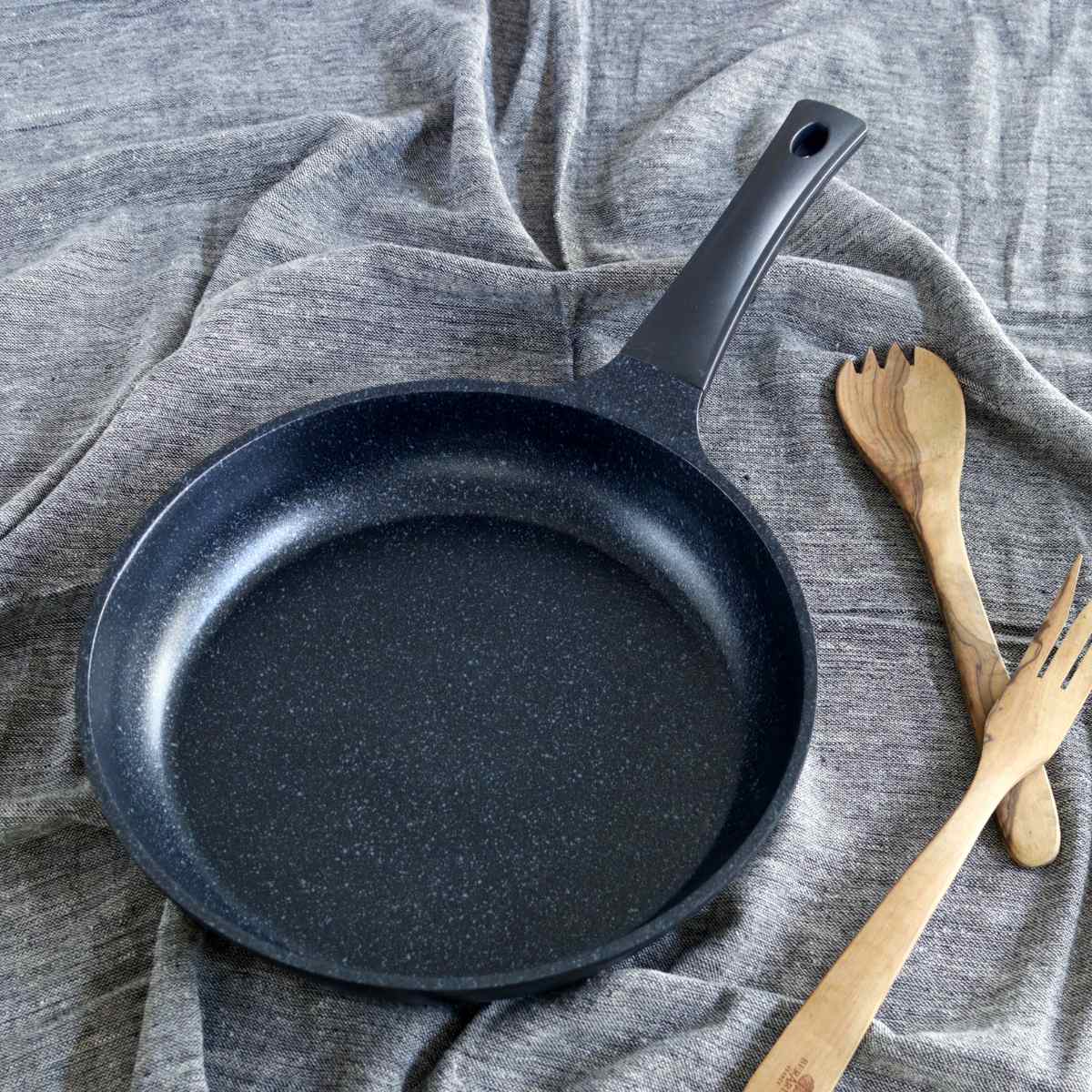 フライパン 28cm IH対応 軽量 ダイヤモンドマーブルコーティング