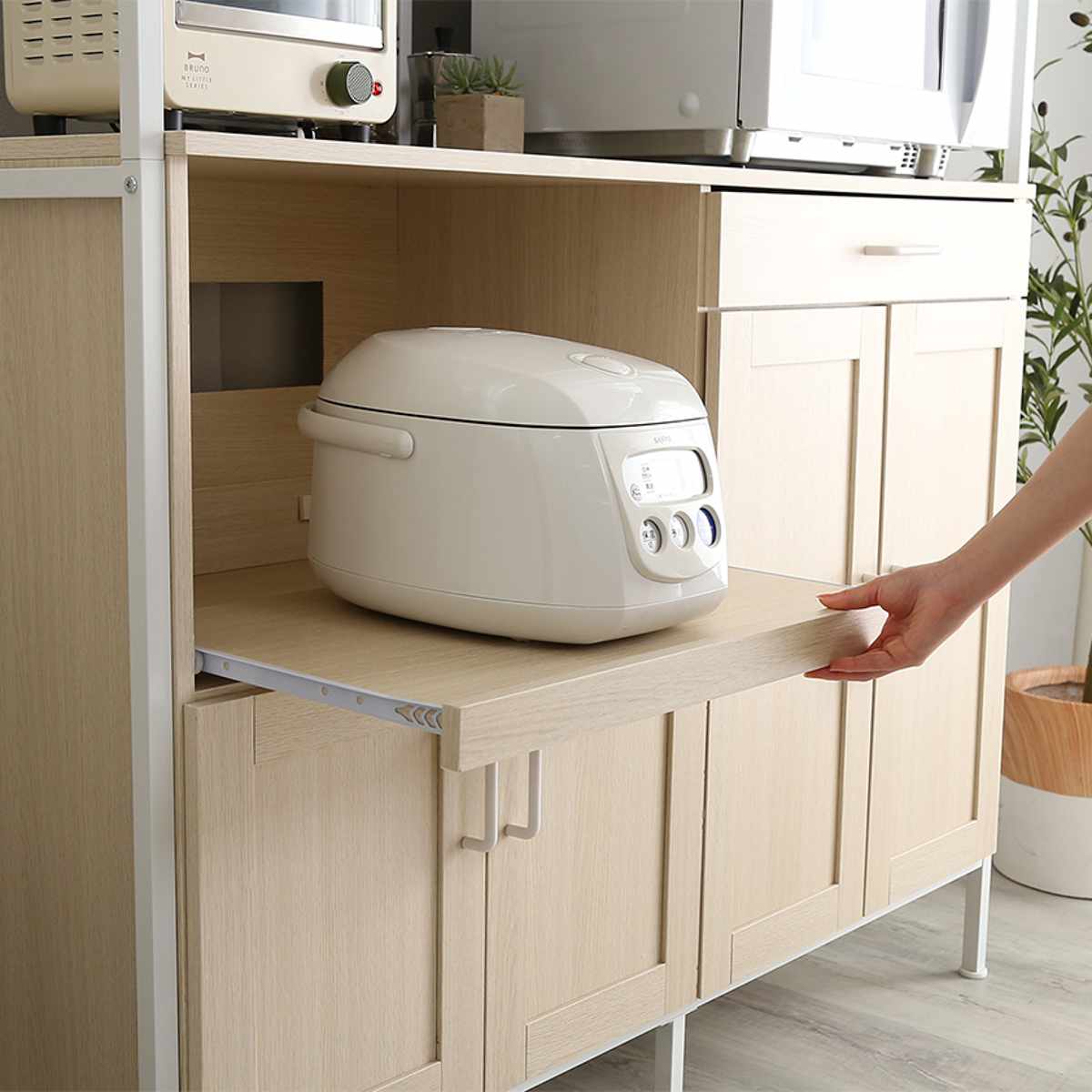 ホームテイスト（HOME taste） 食器棚 幅122.6cm 木目調 2口コンセント