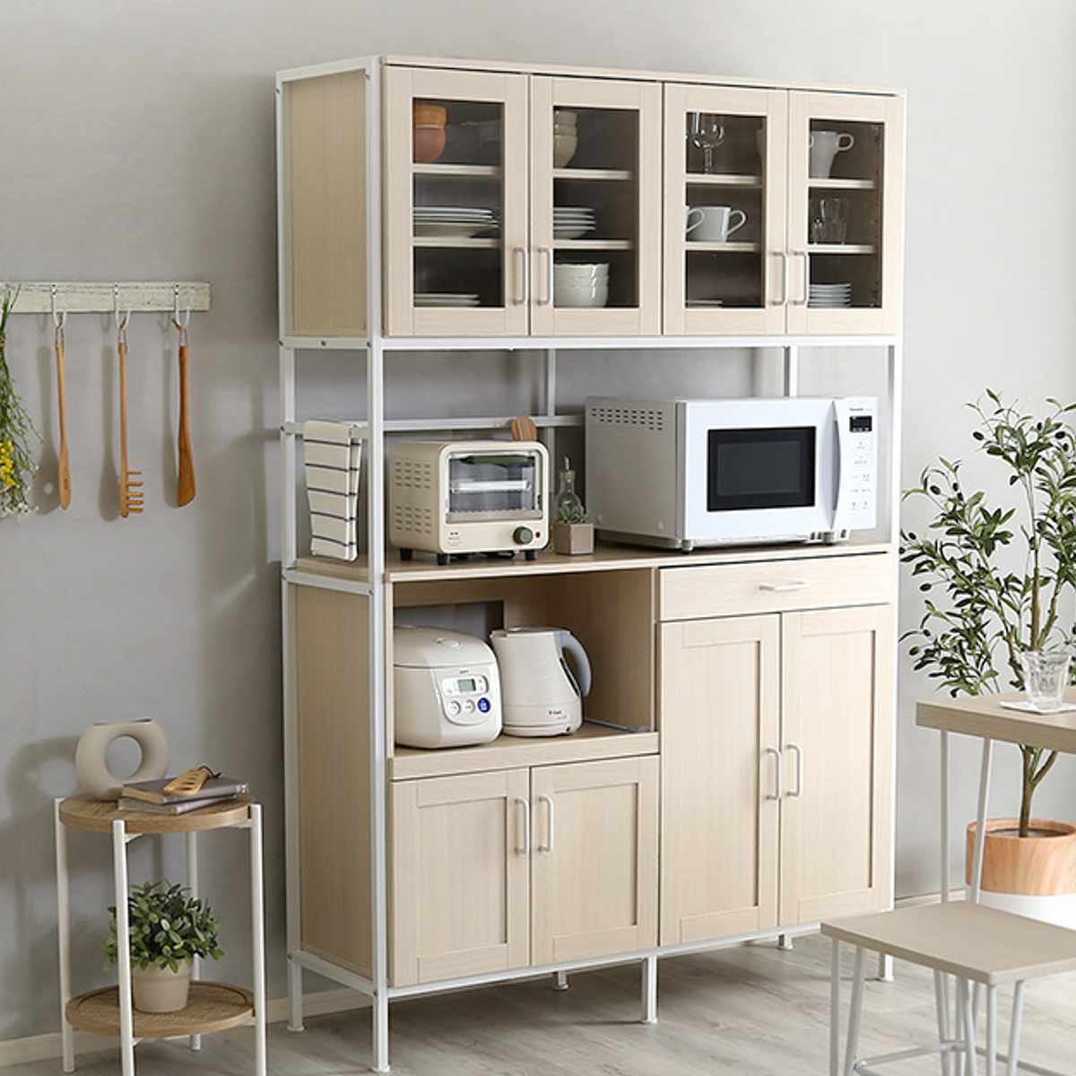 ホームテイスト（HOME taste） 食器棚 幅122.6cm 木目調 2口コンセント