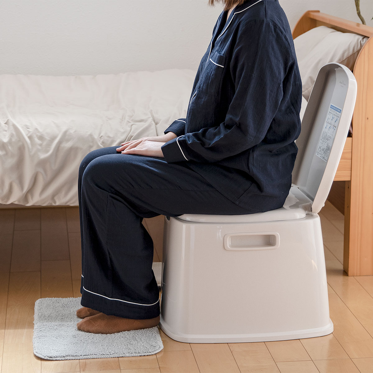 TONBO（新輝合成） ポータブルトイレ S型 コンパクト バケツ付き 介護