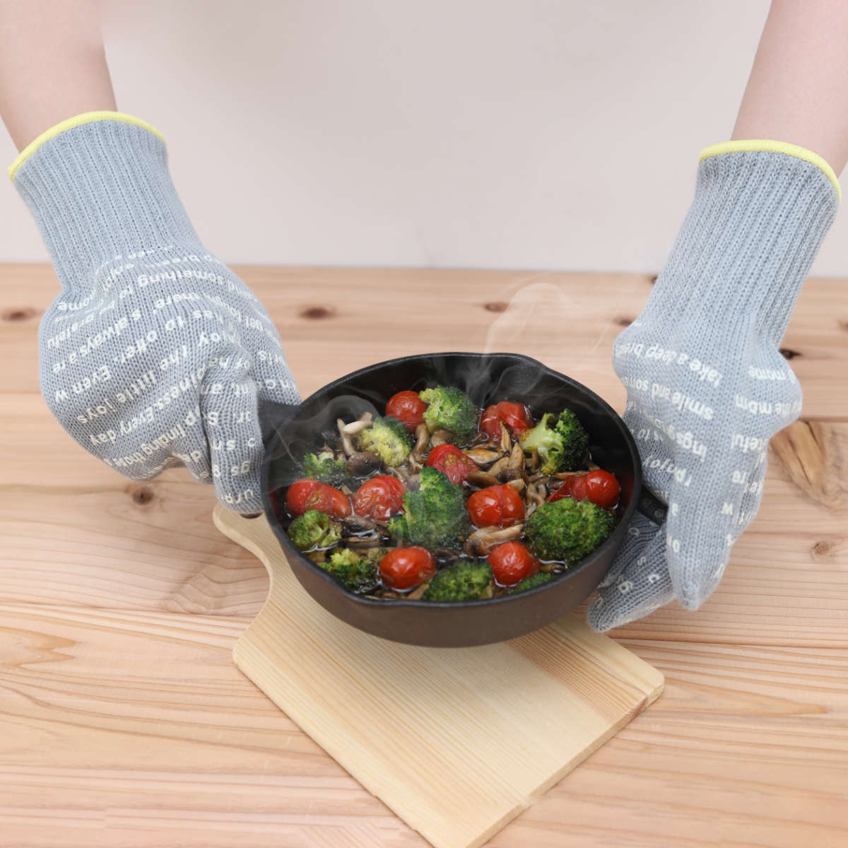 鍋つかみ 3本指ミトン 耐熱 滑り止め付 アウ...の詳細画像2
