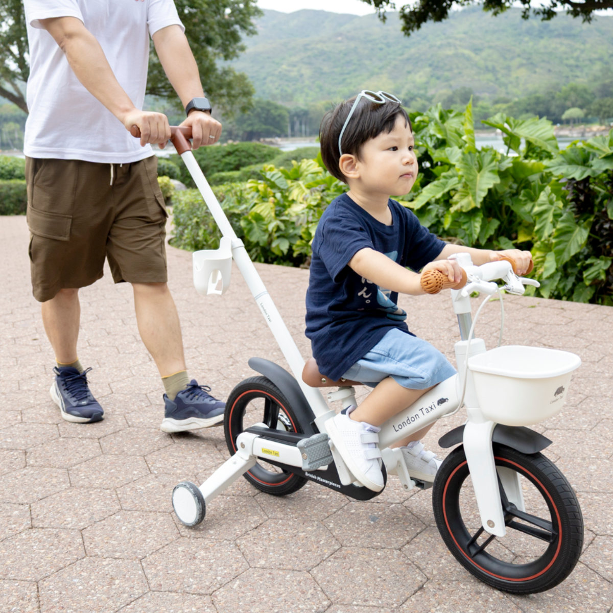 自転車 ロンドンタクシー 子供用 （ 乗用玩具 子供用自転車 バイク ペダルなし ペダル付き キックバイク 手押し棒 補助輪 ）