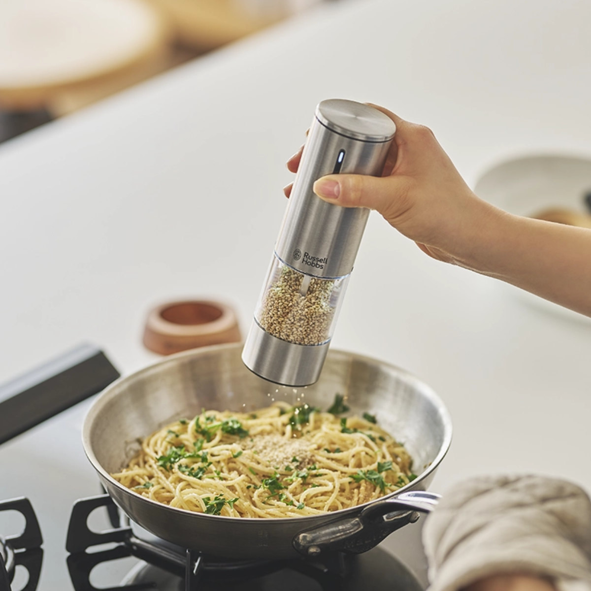 RUSSELL HOBBS（ラッセルホブス） 充電式 電動ミル 木製スタンド付き