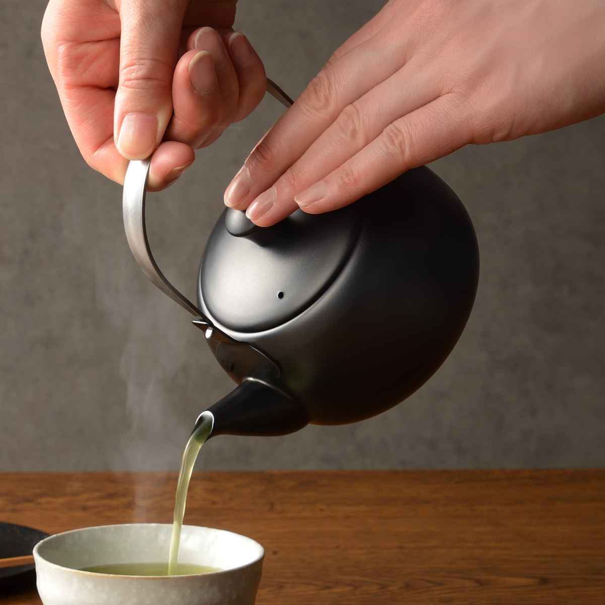 急須 燕三 ステンレスつる手急須 日本製 （ 500ml ステンレス 茶こし付き ティーポット ポット お茶 緑茶 ）