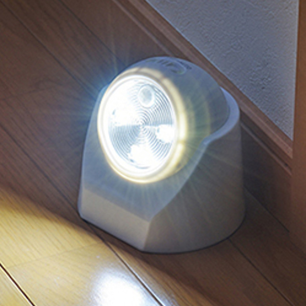 センサーライト LED エレット （ 電池式 屋内 人感センサーライト ）