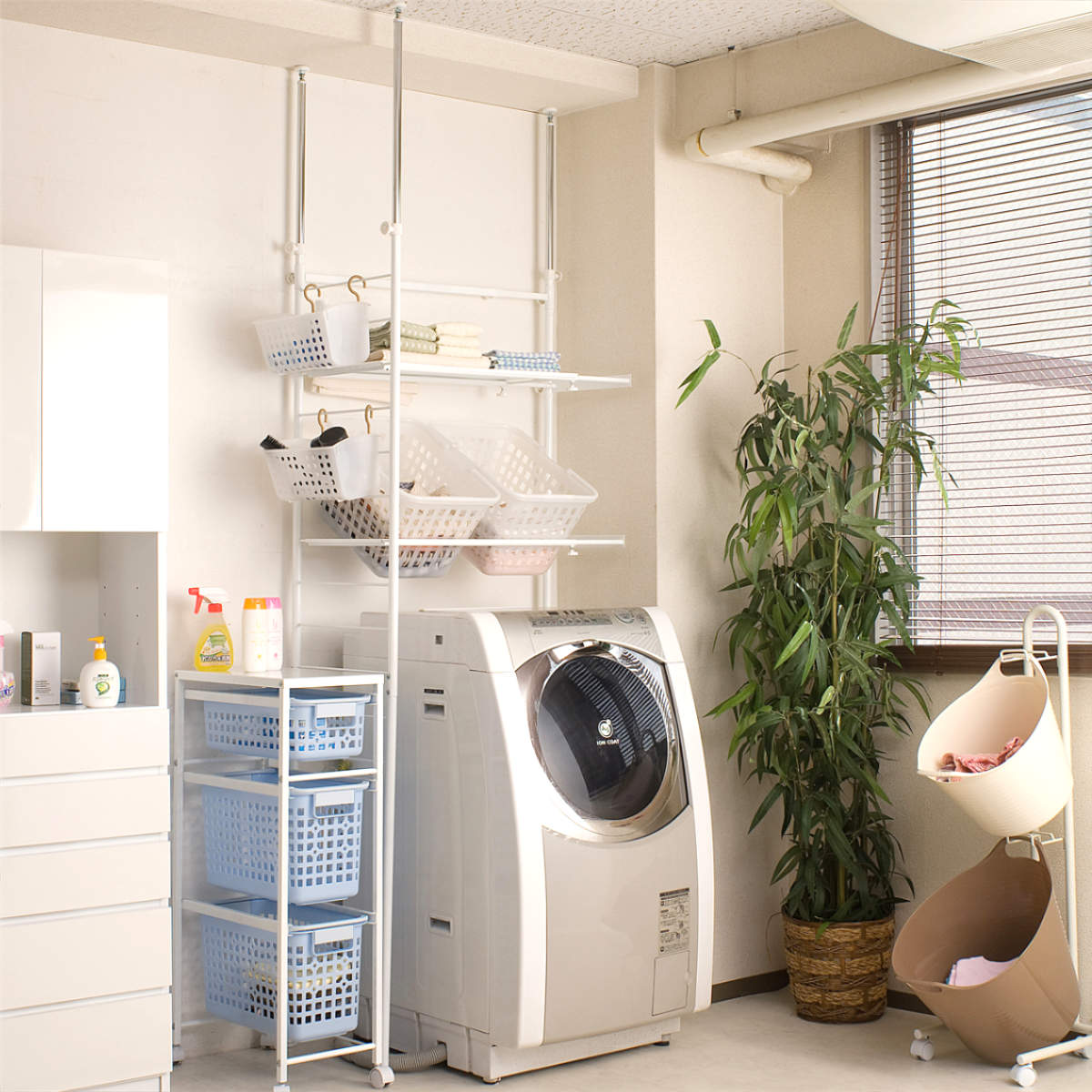 突っ張り ランドリーラック 幅64.5-90cm サニタリーラック 洗濯機